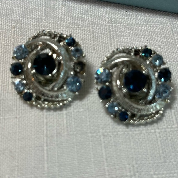 Coro Silver and Blue Necklace Brooch & Clip-on Earrings BLUE SILVER - Picture 5 of 15